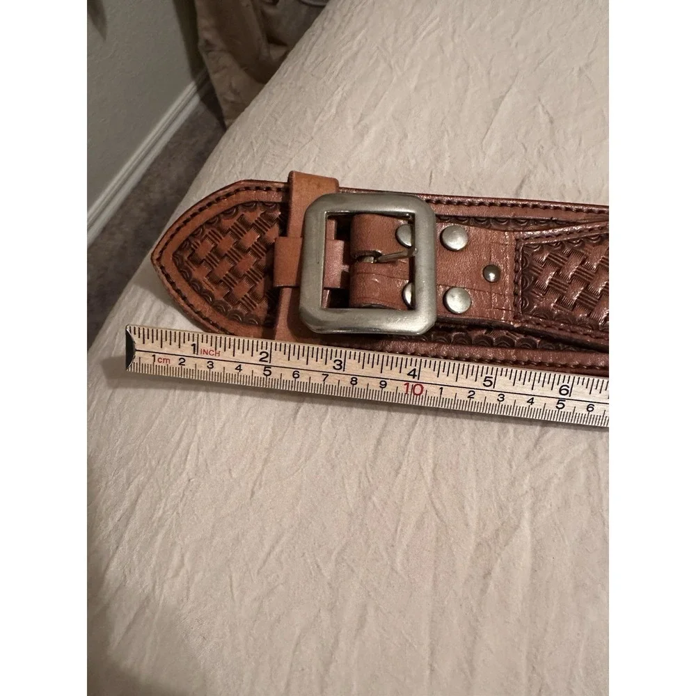 VTG WESTERN GUN BELT AND HOLSTER HAND TOOLED COWBOY ACTION